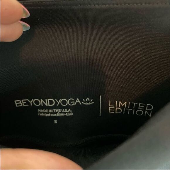 BEYOND YOGA Limited Edition Laser Cut Leggings Small - Picture 5 of 8